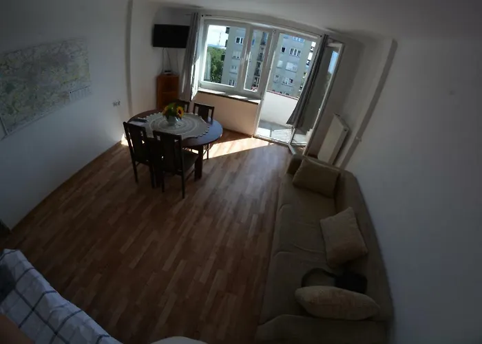 Ul. Ugorek Koło Areny *